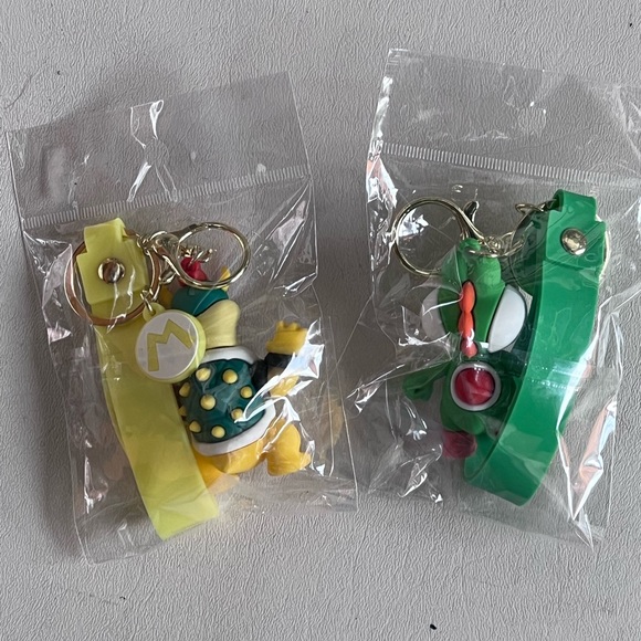 New Super Mario Bros Bowser And Yoshi Silicone Keychain Set - Picture 8 of 10